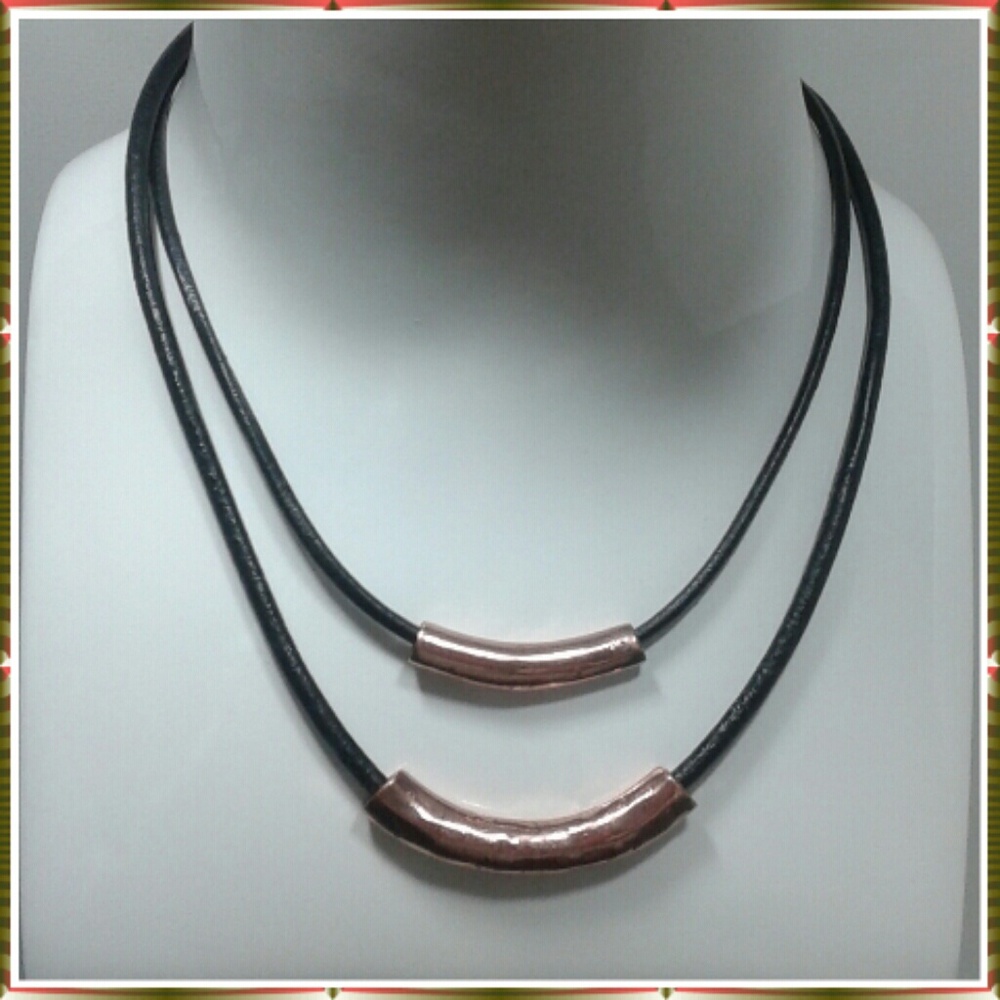 Escape from Paris necklace NWOT